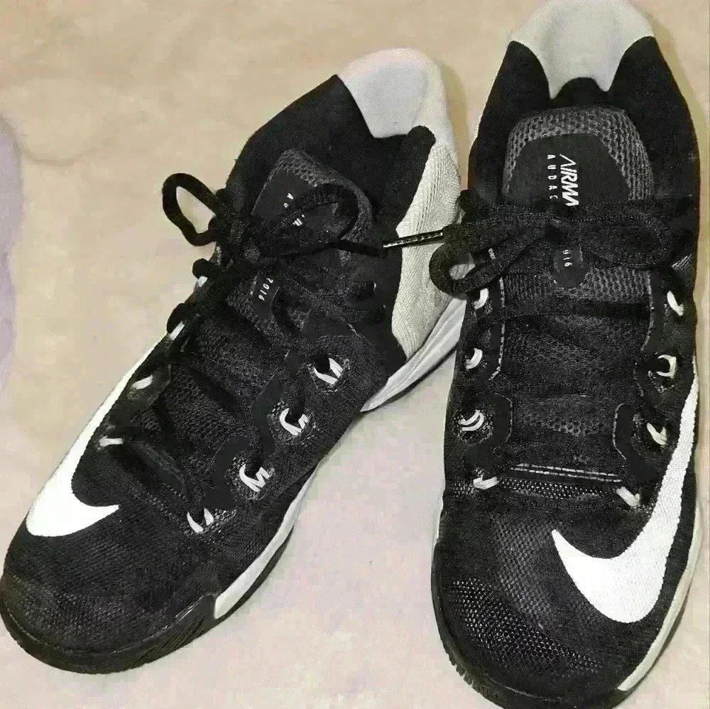 Nike Air Max Audacity 2016 Basketball Shoes kids